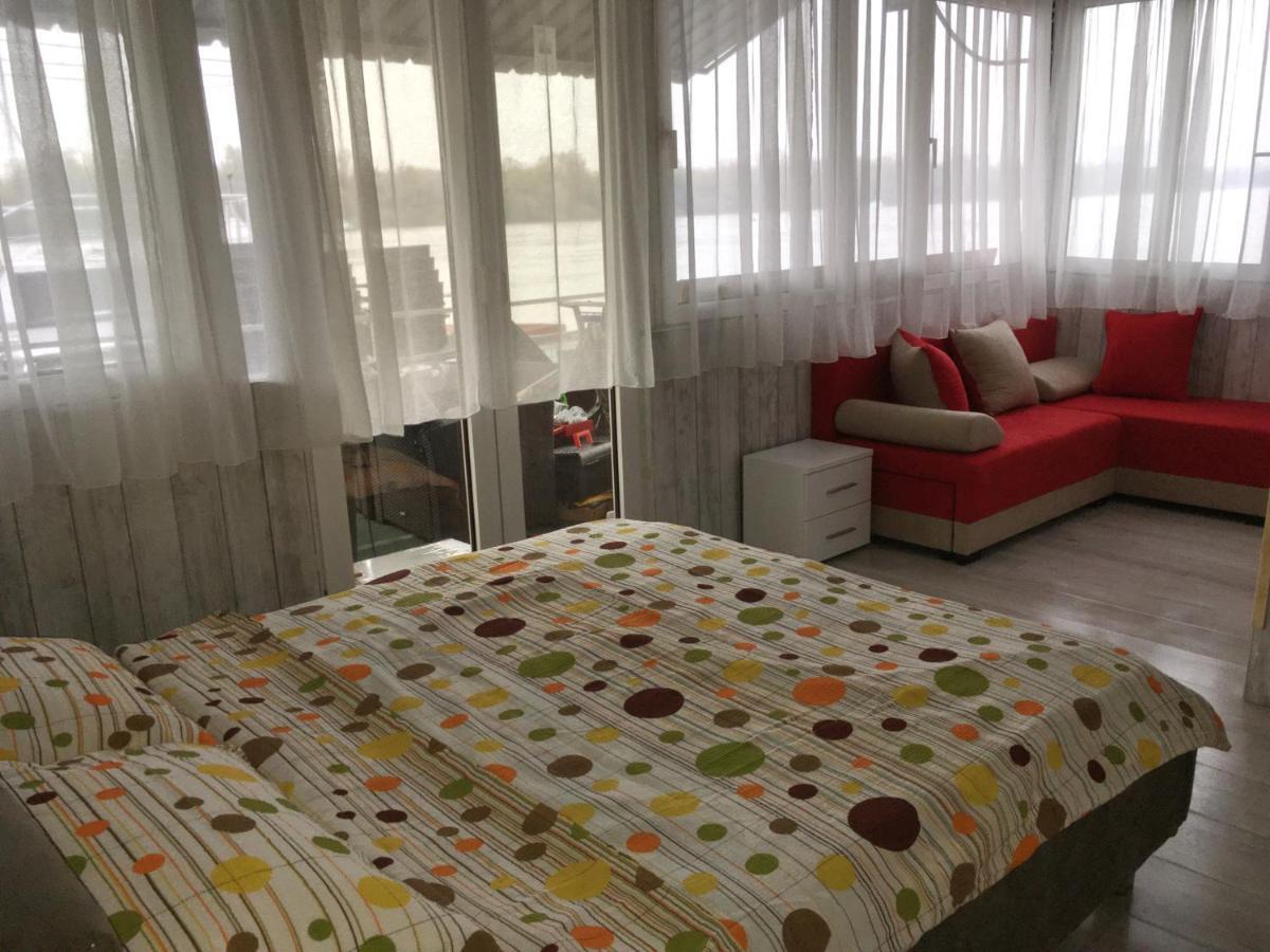 Splav Guest Hause Gusar Hotel Belgrád Kültér fotó
